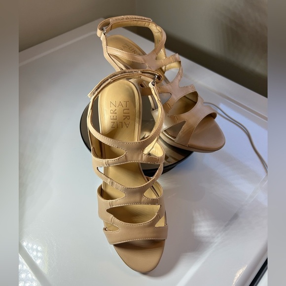 Platform Heels Woman’s 8.5 NWOT Diana Tan Velcro Straps Rubber Sole& Heel Post - Picture 4 of 9